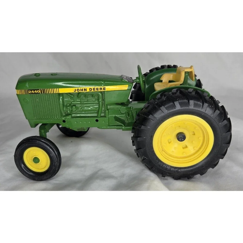 Ertl John Deere 2440 Utility Tractor 1:16 Green Yellow Diecast Metal Toy Vehicle
